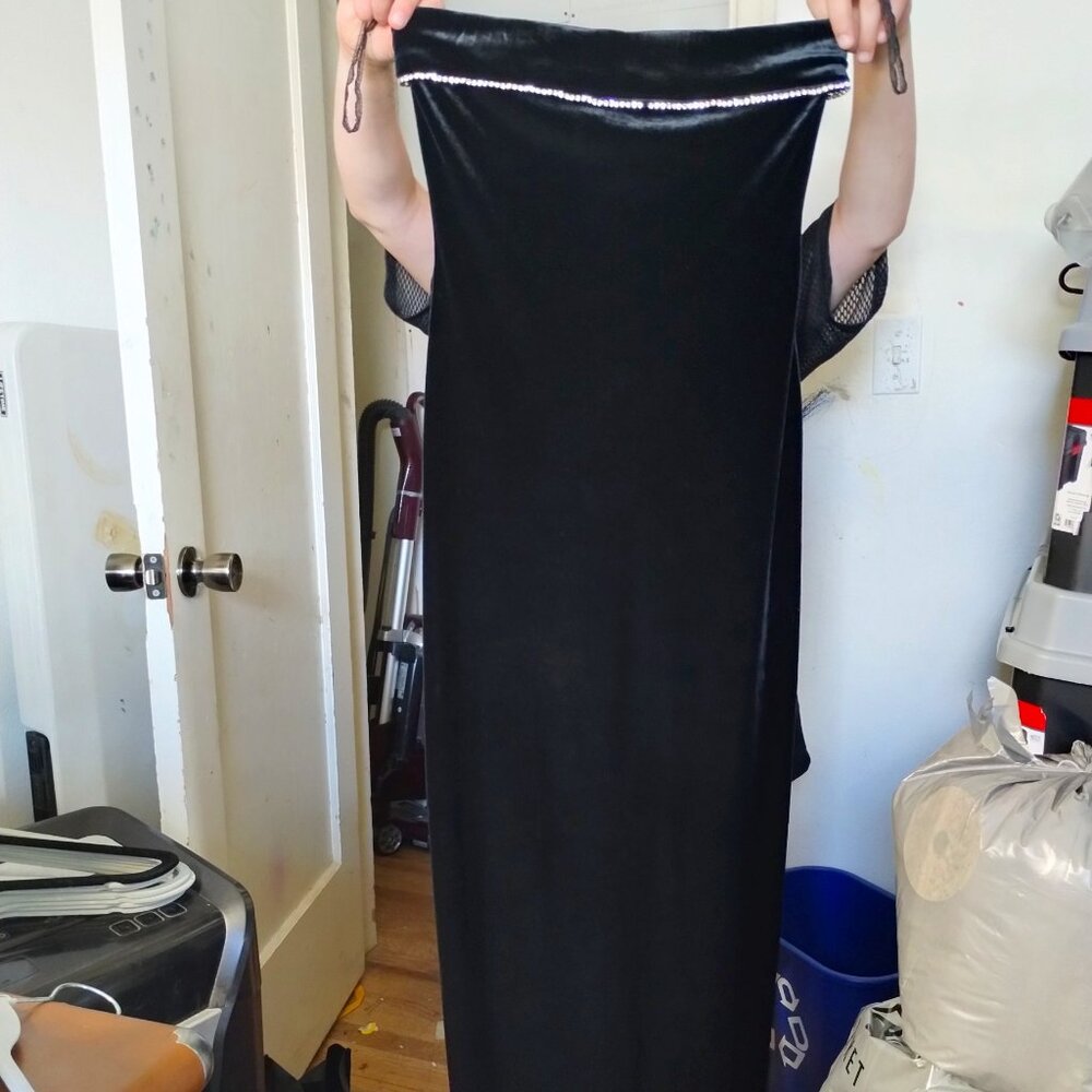 STRAPLESS BLACK VELVET BODYCON STYLE LONG LENGTH --7/8